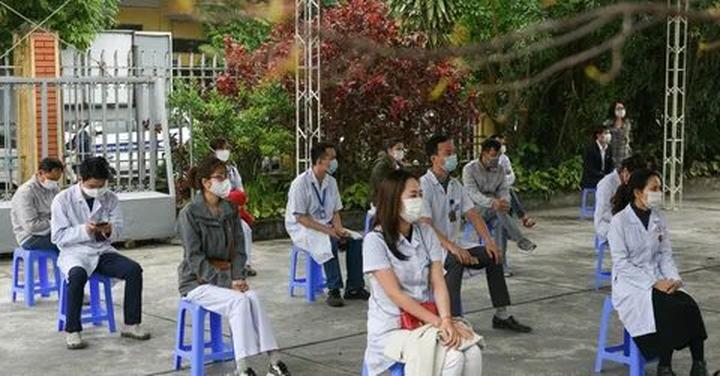 Blouse tay phồng nhẹ: Kiểu tay phồng lại là một trong những kiểu được ưa chuộng